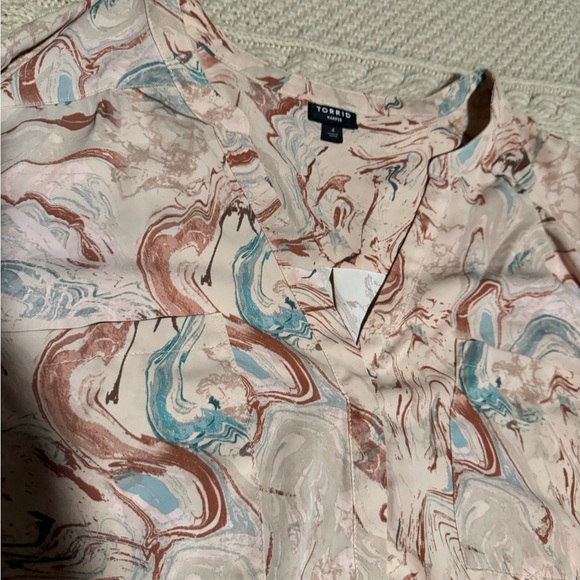 Torrid Harper paisley print, tab sleeves tunic in LNC - Picture 6 of 13